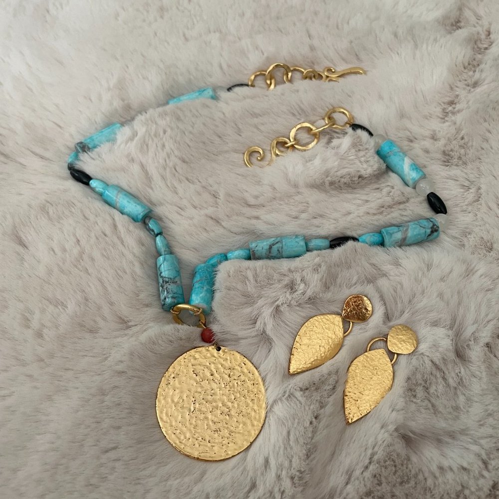 SK Turquoise and Gold Pendant Necklace and Earrings - Picture 2 of 10